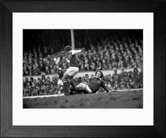 Framed Print : F. A. Cup: Arsenal v. Leicester City. February 1975 75-00906-015