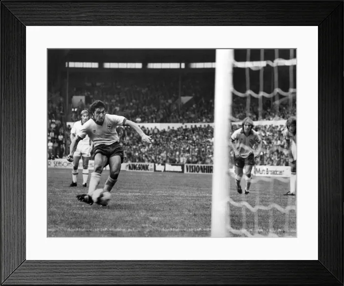 Framed Print : Brian Talbot takes Arsenals penalty. P007210 Framed Print : Brian Talbot takes Arsenals penalty. P007210