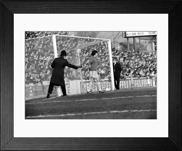 Framed Print : Football: Oxford United vs. Manchester United. Oxford Keeper Roy Burton hands the iron Framed Print : Football: Oxford United vs. Manchester United. Oxford Keeper Roy Burton hands the iron