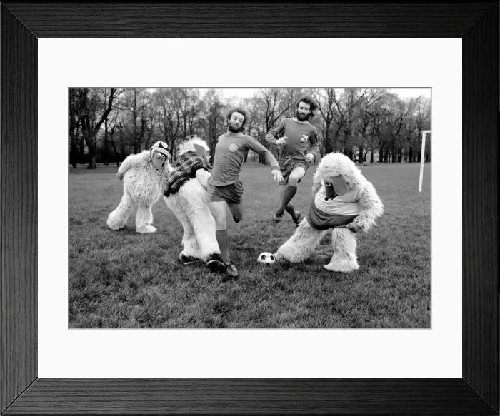 Framed Print : Wimbledon Wombles. January 1975 75-00394-009 Framed Print : Wimbledon Wombles. January 1975 75-00394-009