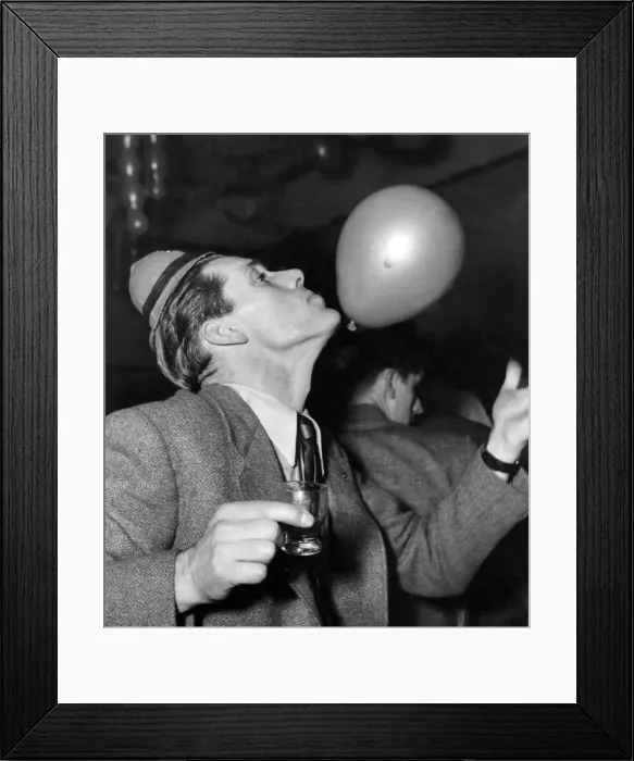 Framed Print : The Directors of Tottenham Hotspur F. C gave a Xmas luncheon to their players Framed Print : The Directors of Tottenham Hotspur F. C gave a Xmas luncheon to their players