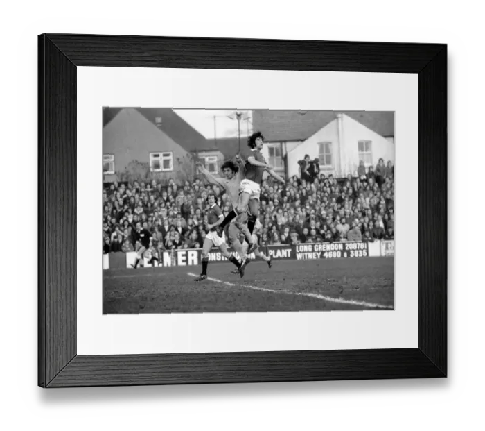 Framed Print : Football: Oxford United vs. Manchester United. February 1975 75-00765-037 Framed Print : Football: Oxford United vs. Manchester United. February 1975 75-00765-037