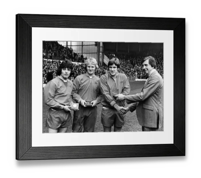Framed Print : Rothmans Golden Boots award to LTR Kevin KeeganaXAlec LindsayaXEmlyn Hughes and Ted Croker Framed Print : Rothmans Golden Boots award to LTR Kevin KeeganaXAlec LindsayaXEmlyn Hughes and Ted Croker
