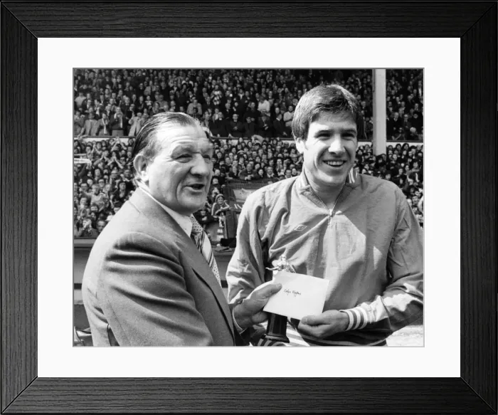 Framed Print : Emlyn Hughes and Bob Paisley before the start of todays game. 17th May 1977 Framed Print : Emlyn Hughes and Bob Paisley before the start of todays game. 17th May 1977