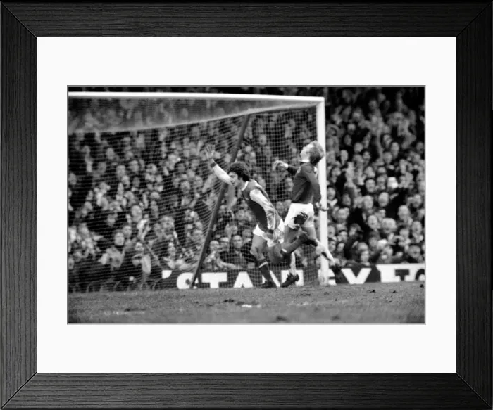 Framed Print : F. A. Cup: Arsenal v. Leicester City. February 1975 75-00906-003 Framed Print : F. A. Cup: Arsenal v. Leicester City. February 1975 75-00906-003