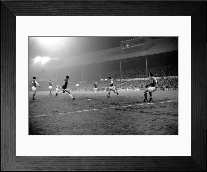 Framed Print : English FA Cup fifth round 2nd replay at Filbert Street. Leicester City 0 v Arsenal 1