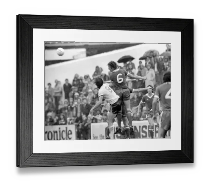 Framed Print : English League Division Two match at Craven Cottage Fulham 3 v Chelsea 1