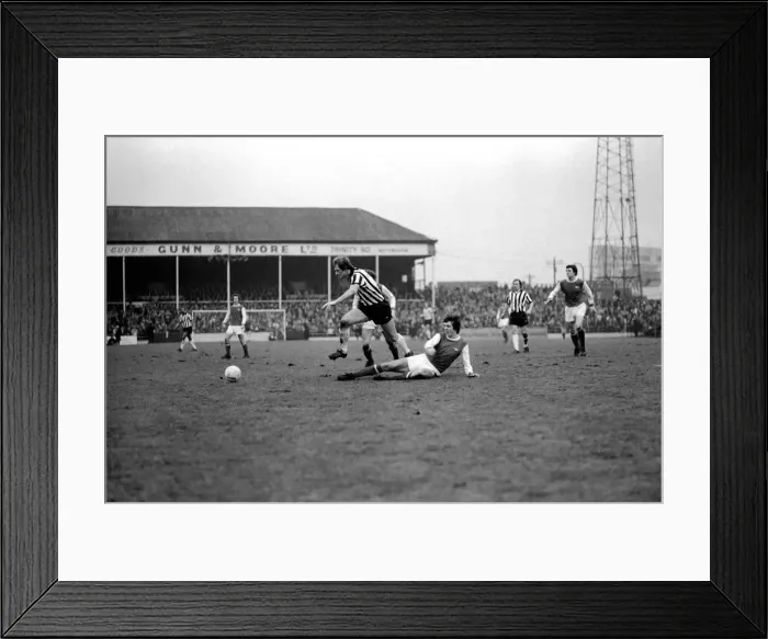 Framed Print : English FA Cup Third round match. Notts County 0 v Arsenal 1