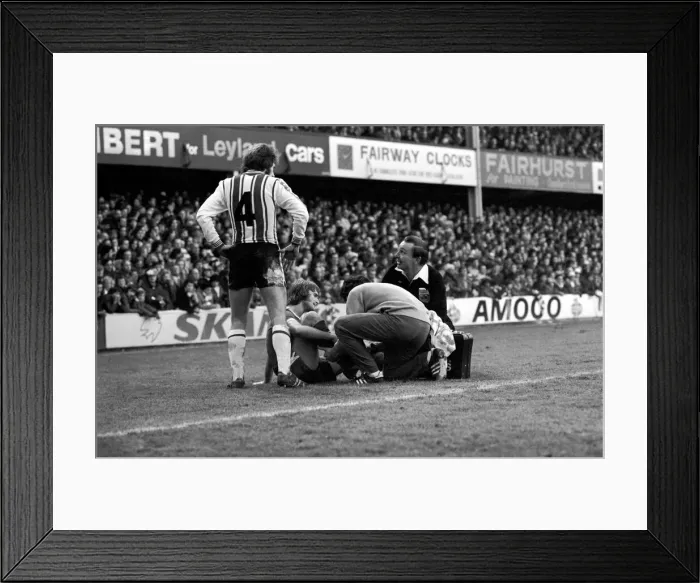 Framed Print : English FA Cup match at The Dell Southampton 1 v Chelsea 1 Framed Print : English FA Cup match at The Dell Southampton 1 v Chelsea 1
