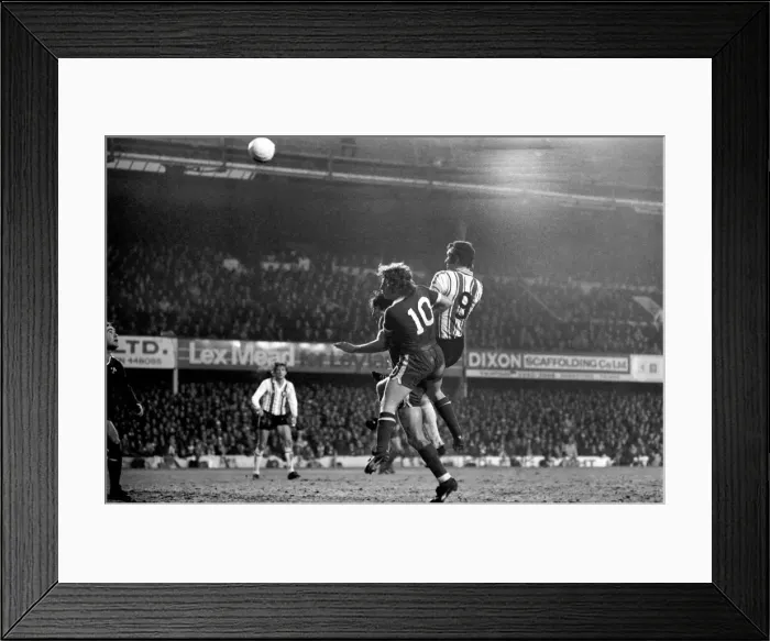 Framed Print : English FA Cup match at The Dell Southampton 1 v Chelsea 1 Framed Print : English FA Cup match at The Dell Southampton 1 v Chelsea 1