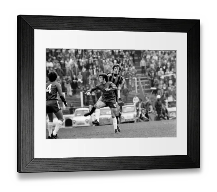 Framed Print : Sport Football Division One Chelsea v Manchester City 1974 / 75 Season Framed Print : Sport Football Division One Chelsea v Manchester City 1974 / 75 Season