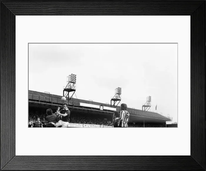 Framed Print : Division two football Football: Southampton vs Manchester United F. C Framed Print : Division two football Football: Southampton vs Manchester United F. C
