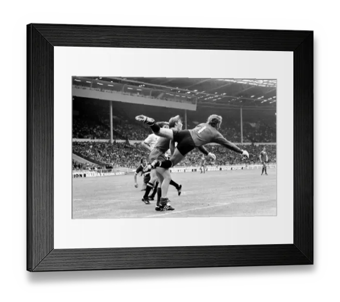 Framed Print : Charity Shield: Manchester United v. Liverpool F. C. August 1977 77-04358-089 Framed Print : Charity Shield: Manchester United v. Liverpool F. C. August 1977 77-04358-089