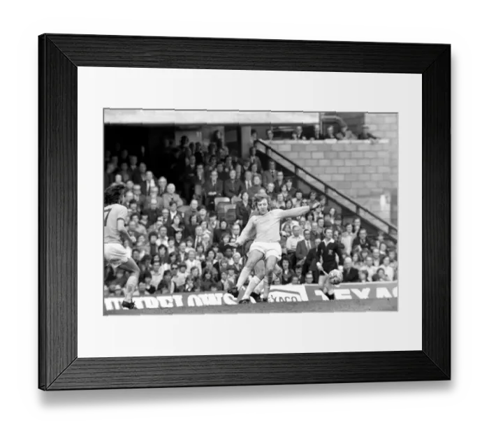 Framed Print : Division one football, Chelsea v Everton 1974 / 75 season Framed Print : Division one football, Chelsea v Everton 1974 / 75 season