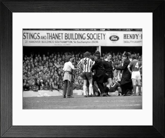 Framed Print : Football: Southampton F. C. vs. Manchester City United F. C. April 1975 75-1785-011