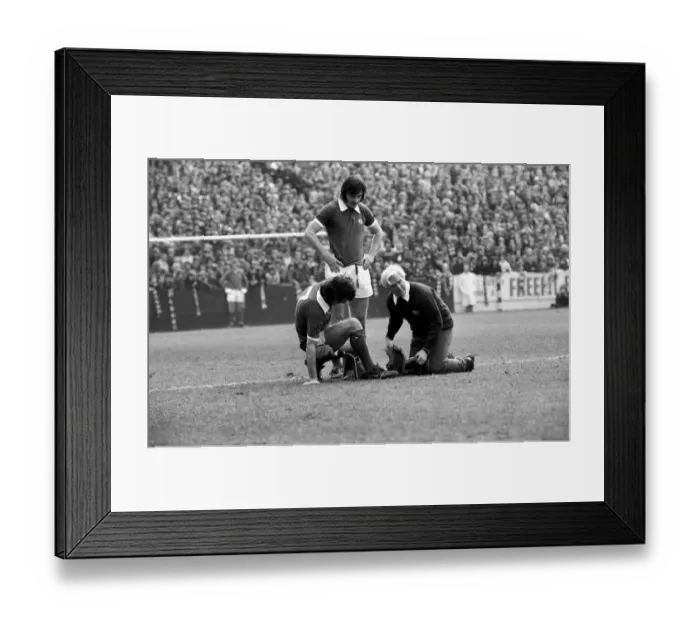 Framed Print : Football: Southampton F. C. vs. Manchester City United F. C. April 1975 75-1785-014 Framed Print : Football: Southampton F. C. vs. Manchester City United F. C. April 1975 75-1785-014
