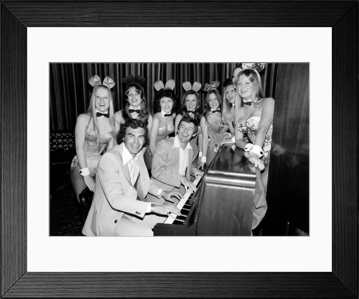 Framed Print : Good Luck kisses For Cup Final Players: Fulhams Captain Alan Mullery Framed Print : Good Luck kisses For Cup Final Players: Fulhams Captain Alan Mullery