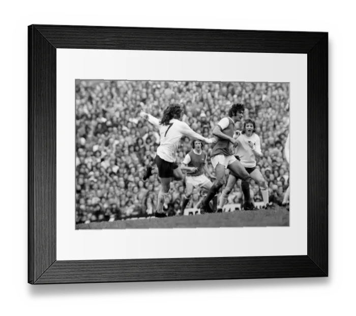 Framed Print : English League Division One match at Highbury Arsenal 1 v Tottenham Hotspur 0