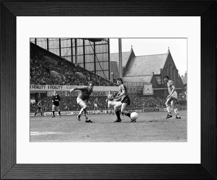 Framed Print : English League Division One match at Goodison Park. Everton 1 v Manchester United Framed Print : English League Division One match at Goodison Park. Everton 1 v Manchester United