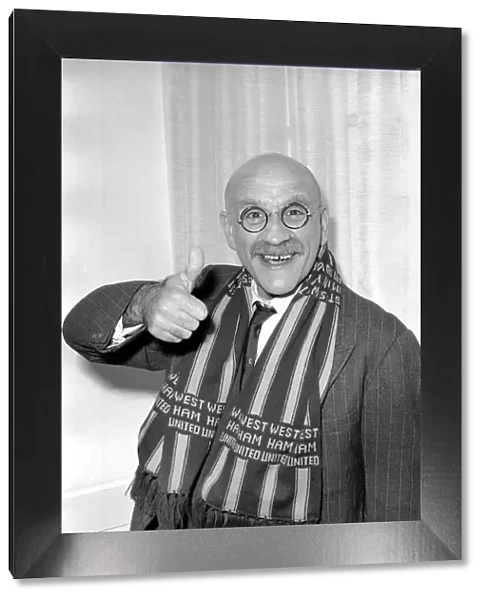 Actor Warren Mitchell in Australia tries to decide which team he favours for the FA Cup