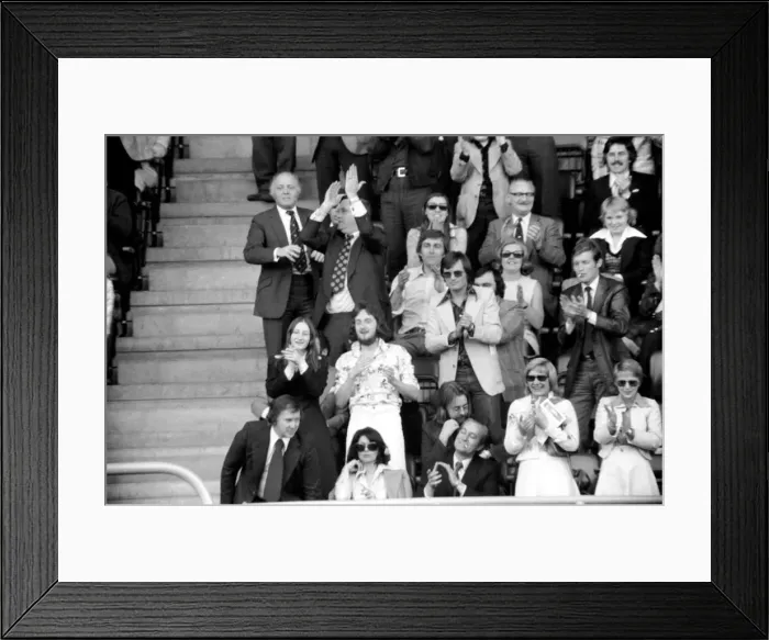 Framed Print : Division one football, Chelsea v Everton 1974  /  75 season