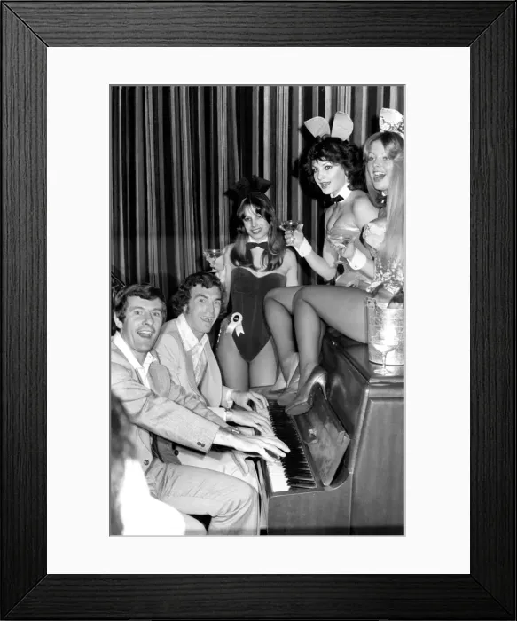 Framed Print : Good Luck kisses For Cup Final Players: Fulhams Captain Alan Mullery