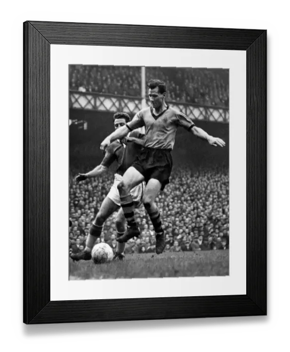Framed Print : Footballer Bill Slater of Wolves. February 1960 P008032 Framed Print : Footballer Bill Slater of Wolves. February 1960 P008032