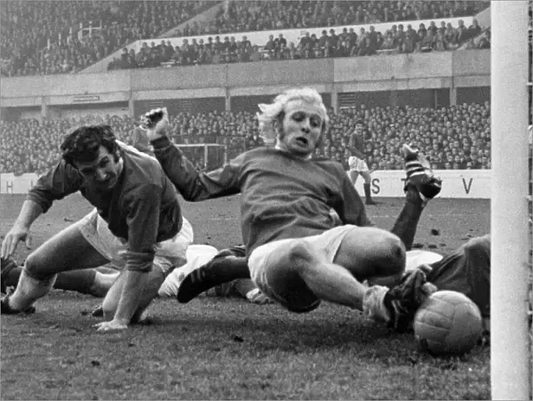 Alan Whittle of Everton Football Club in action against Nottingham Forest