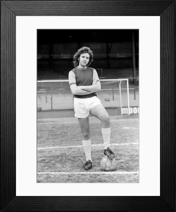 Framed Print : Singer David Essex pictured at Upton Park as he joins West Ham United for a day of