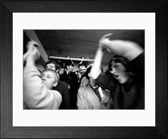 Framed Print : Sport: Football: Derby County v. Manchester United. Crowd scenes Framed Print : Sport: Football: Derby County v. Manchester United. Crowd scenes