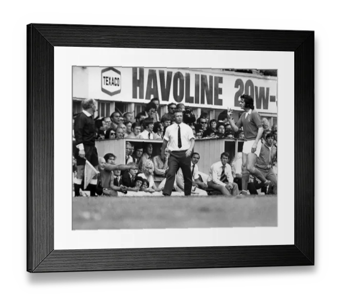 Framed Print : Derby v. Everton. Roger Kenyon disgusted after Derbys 2nd goal