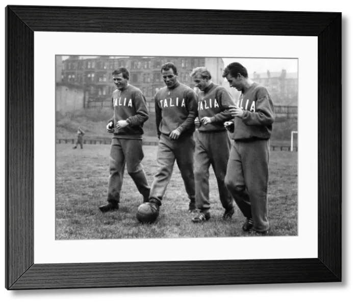 Framed Print : British footballers who play for Italian clubs (left to right) Gerry Hitchens