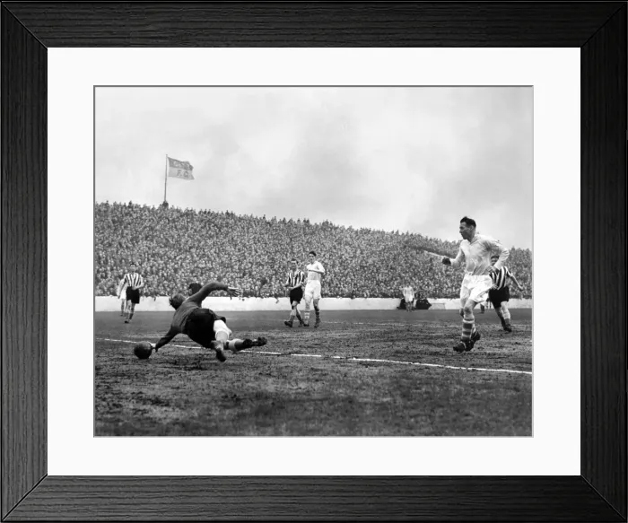 Framed Print : Manchester City v Grimsby Town. Grimsby Town keeper Hayhurst makes a flying save to fail