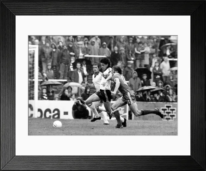 Framed Print : English League Division Two match at Craven Cottage Fulham 3 v Chelsea 1 Framed Print : English League Division Two match at Craven Cottage Fulham 3 v Chelsea 1