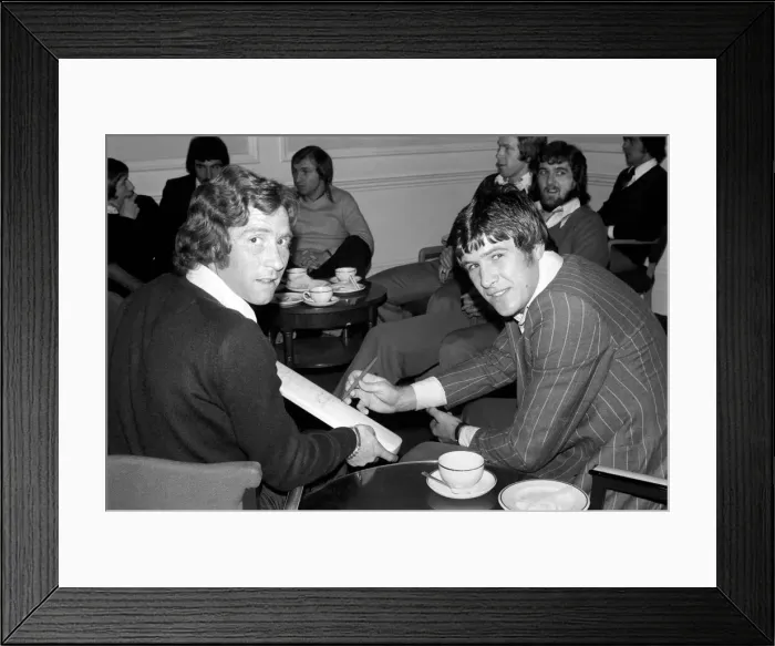 Framed Print : England Players: Emlyn Hughes and Alan Ball with a cricket bat that was autographed by Framed Print : England Players: Emlyn Hughes and Alan Ball with a cricket bat that was autographed by