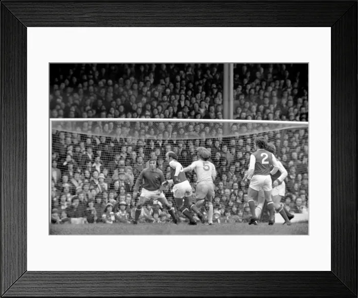 Framed Print : Division One Football Arsenal v Leeds United 1974 / 75 Season Framed Print : Division One Football Arsenal v Leeds United 1974 / 75 Season