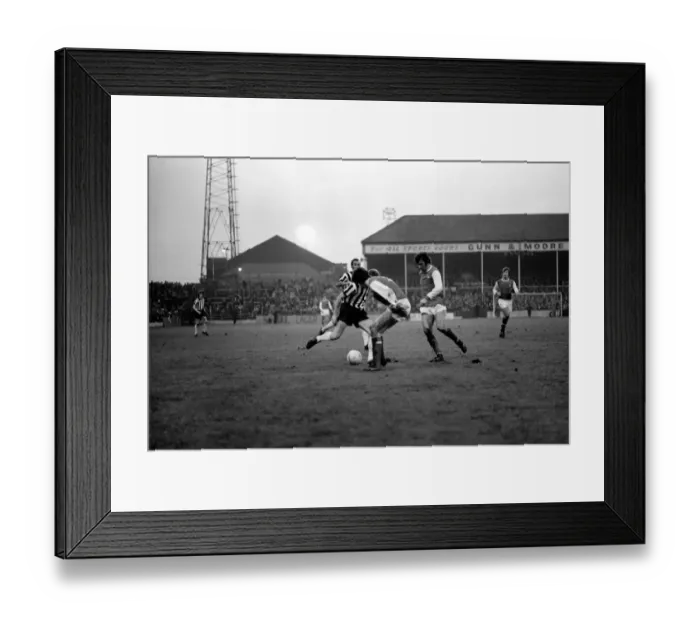 Framed Print : English FA Cup Third round match. Notts County 0 v Arsenal 1 Framed Print : English FA Cup Third round match. Notts County 0 v Arsenal 1