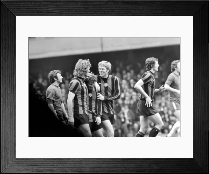 Framed Print : Sport Football Division One Chelsea v Manchester City 1974 / 75 Season Framed Print : Sport Football Division One Chelsea v Manchester City 1974 / 75 Season