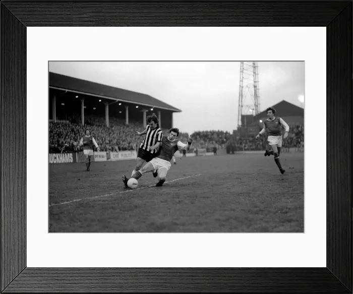 Framed Print : English FA Cup Third round match. Notts County 0 v Arsenal 1 Framed Print : English FA Cup Third round match. Notts County 0 v Arsenal 1