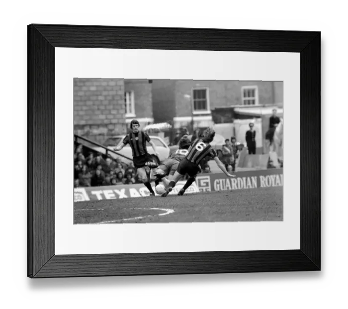 Framed Print : Sport Football Division One Chelsea v Manchester City 1974 / 75 Season Framed Print : Sport Football Division One Chelsea v Manchester City 1974 / 75 Season