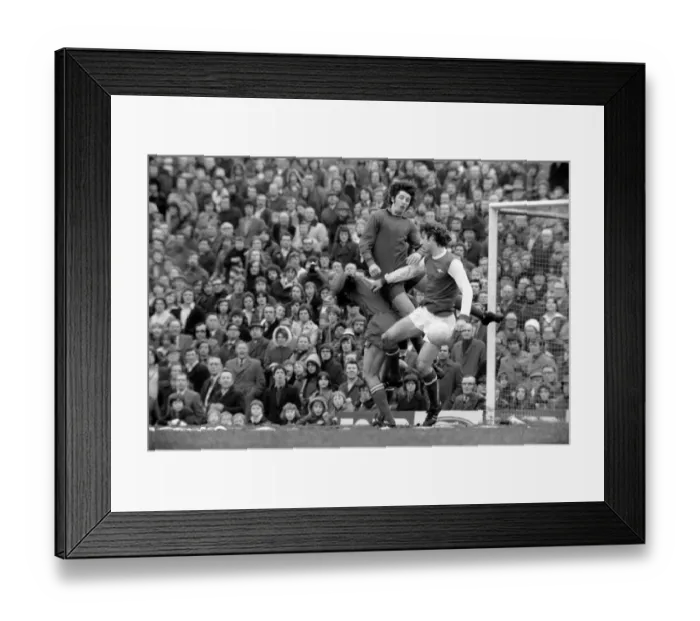 Framed Print : Sport Football Arsenal v Sheffield United 1974 / 75 Season Framed Print : Sport Football Arsenal v Sheffield United 1974 / 75 Season