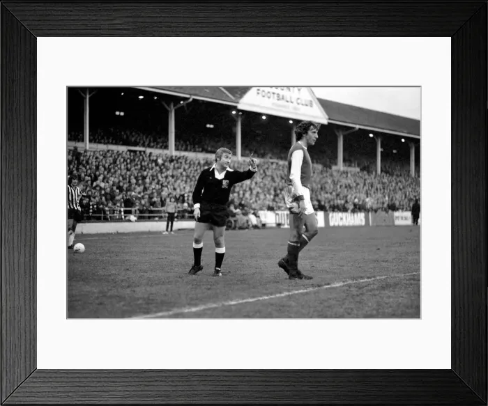 Framed Print : English FA Cup Third round match. Notts County 0 v Arsenal 1 Framed Print : English FA Cup Third round match. Notts County 0 v Arsenal 1
