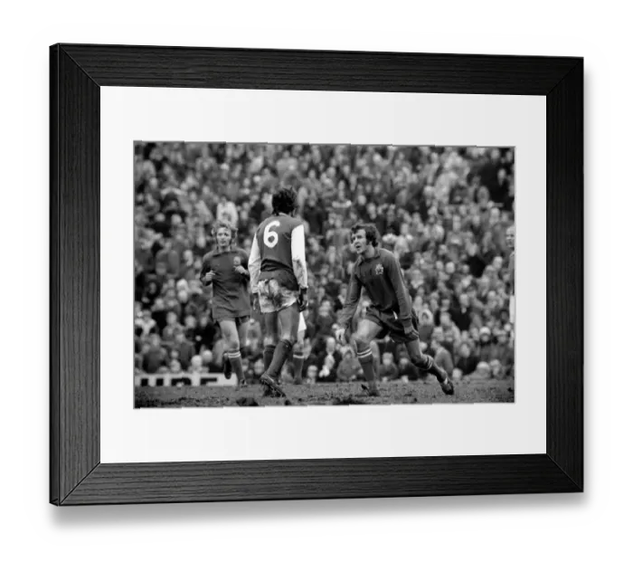 Framed Print : Sport Football Arsenal v Sheffield United 1974  /  75 Season