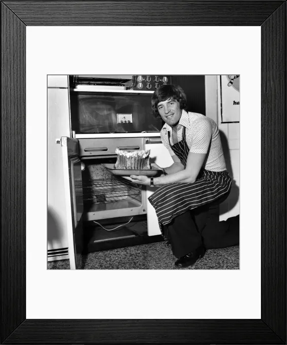 Framed Print : Chelsea striker Ian Hutchinson Prepares a meal for some of his team mates at his home in Framed Print : Chelsea striker Ian Hutchinson Prepares a meal for some of his team mates at his home in