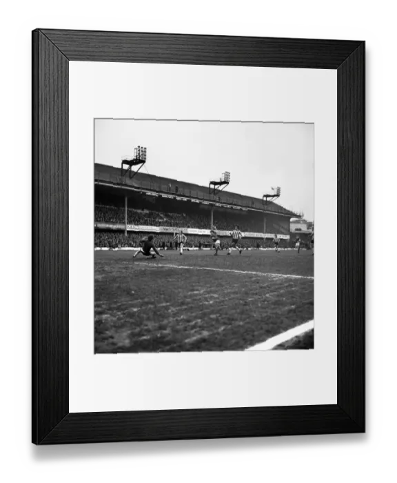 Framed Print : Division two football Football: Southampton vs Manchester United F. C Framed Print : Division two football Football: Southampton vs Manchester United F. C