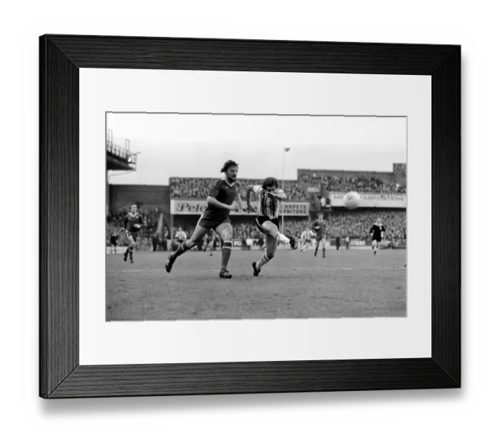 Framed Print : English FA Cup match at The Dell Southampton 1 v Chelsea 1