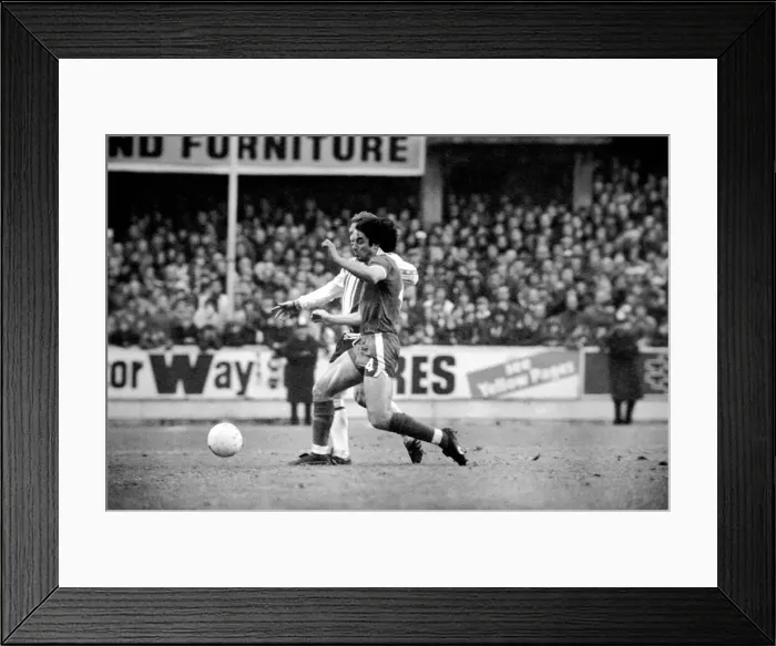 Framed Print : English FA Cup match at The Dell Southampton 1 v Chelsea 1 Framed Print : English FA Cup match at The Dell Southampton 1 v Chelsea 1