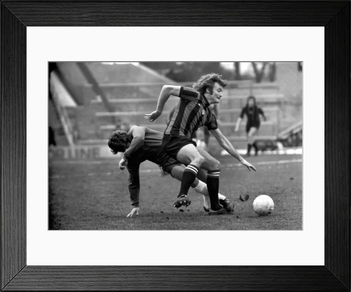 Framed Print : Sport Football Division One Chelsea v Manchester City 1974 / 75 Season Framed Print : Sport Football Division One Chelsea v Manchester City 1974 / 75 Season