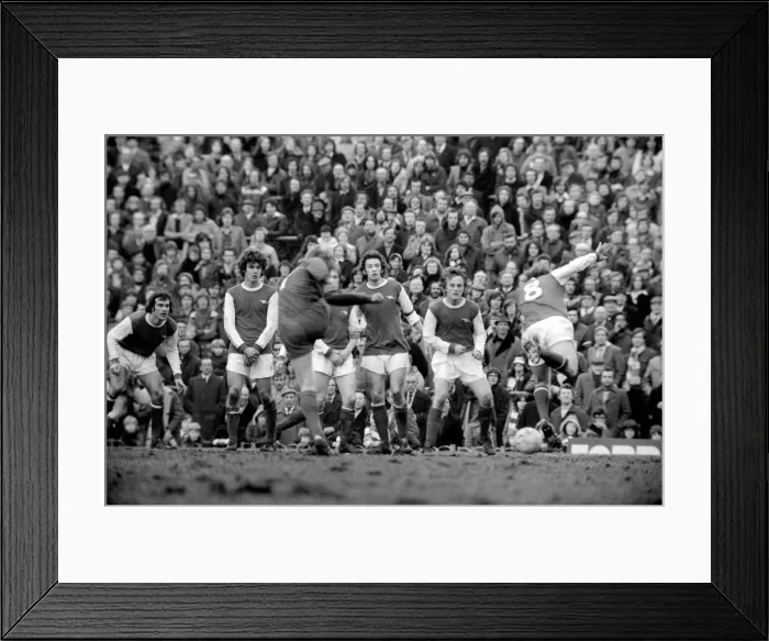 Framed Print : Sport Football Arsenal v Sheffield United 1974  /  75 Season