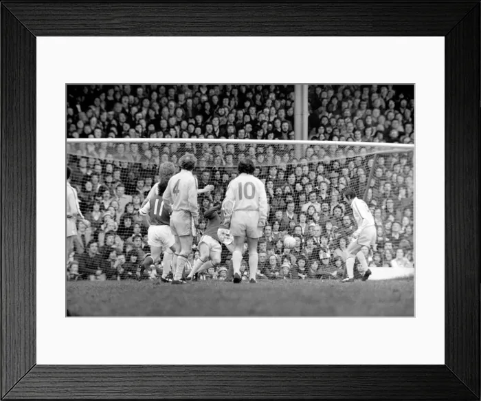 Framed Print : Division One Football Arsenal v Leeds United 1974 / 75 Season Framed Print : Division One Football Arsenal v Leeds United 1974 / 75 Season